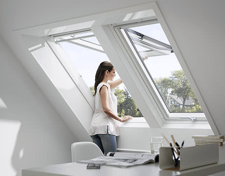 VELUX Кровни прозорци обесени одозгора